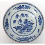 A 19th century Chinese blue and white bowl depicti