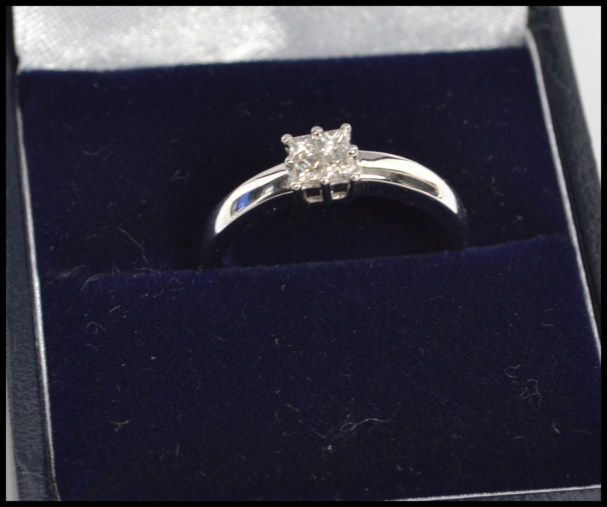 An 18ct white gold diamond ring having 4 stone squ - Image 2 of 5