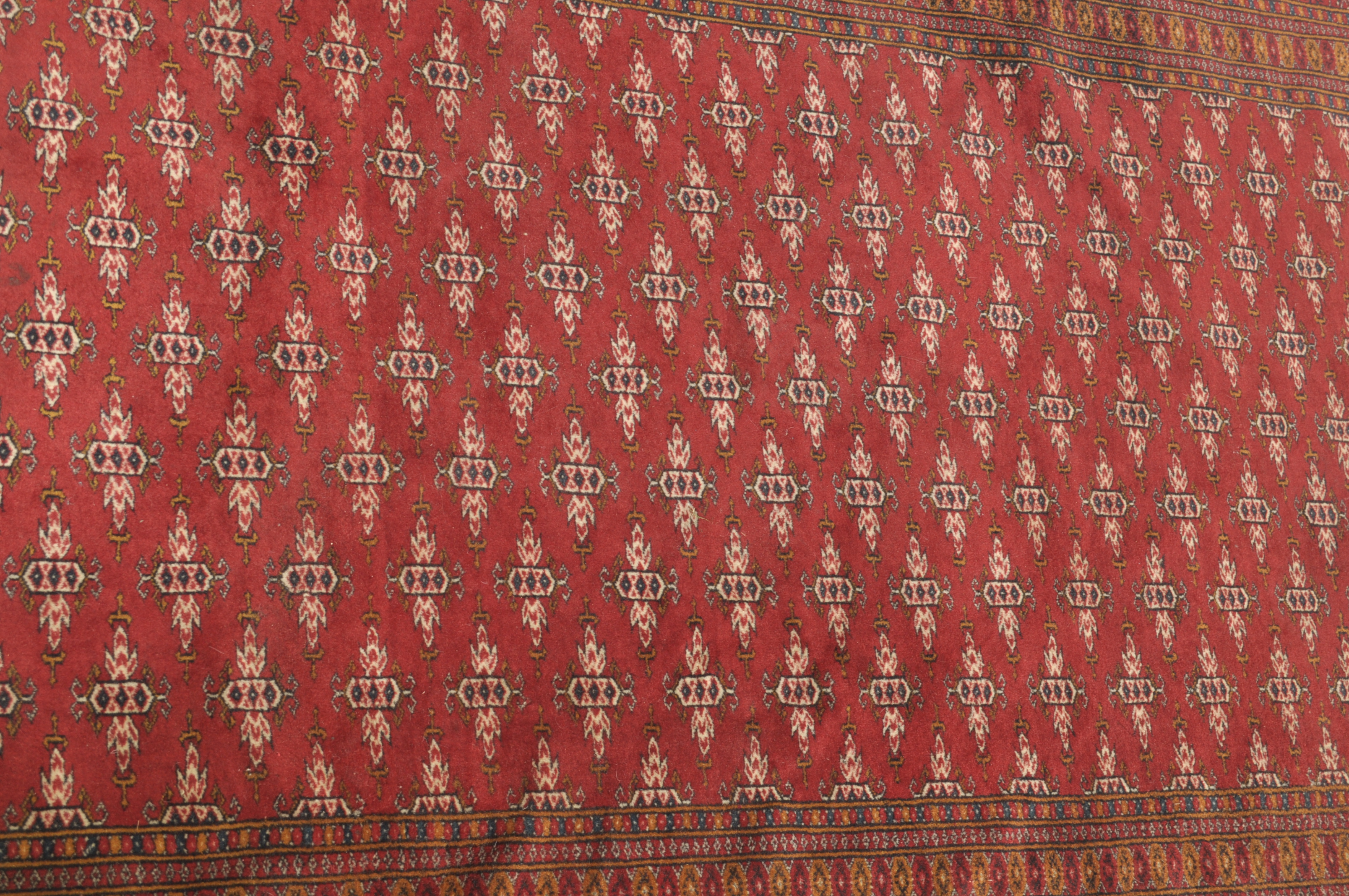 A vintage Uzbeki carpet rug being originally suppl - Image 2 of 4