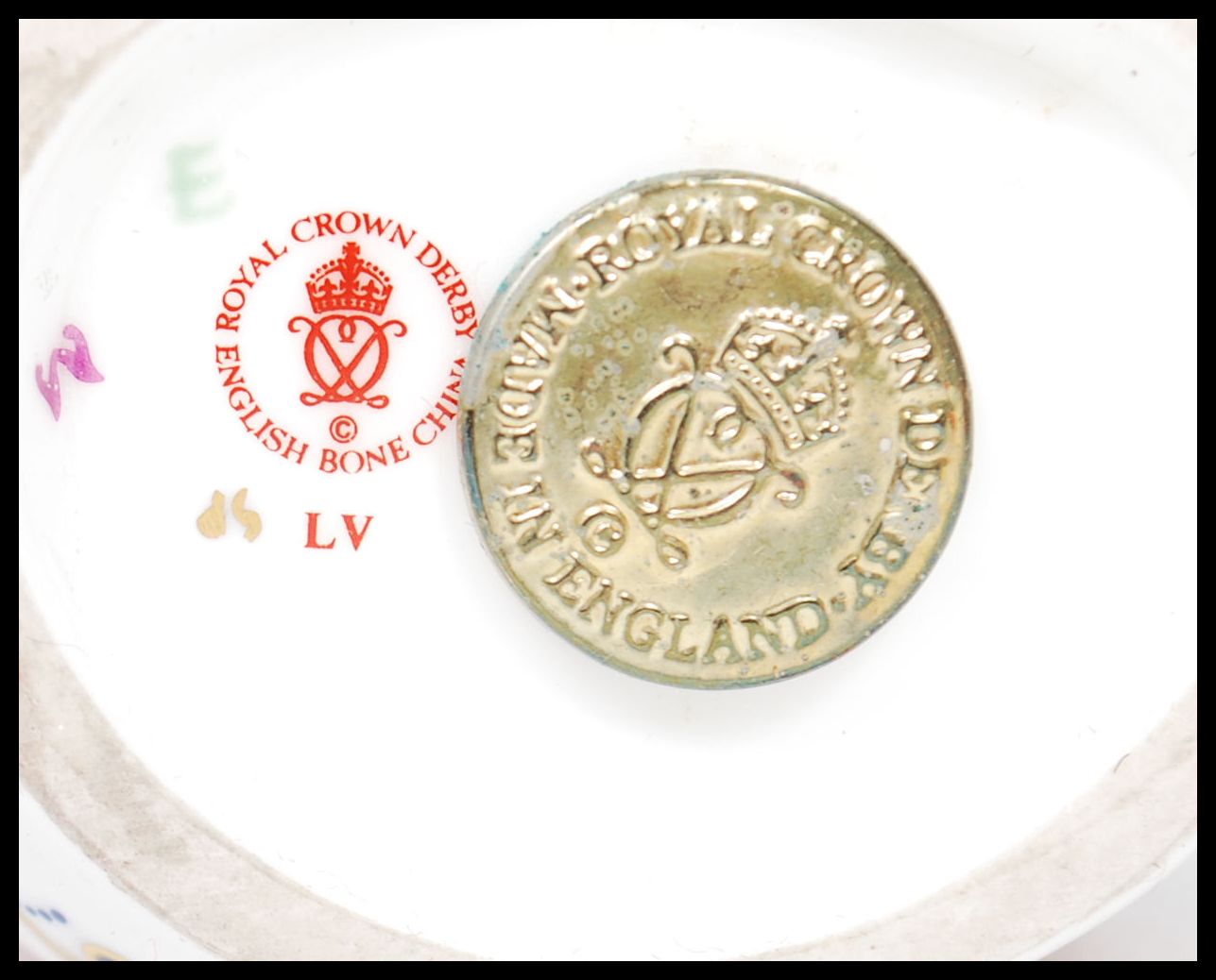 A Royal Crown Derby paperweight, Kingfisher gold stopper, red stamp to base dated mark LV for - Image 6 of 6