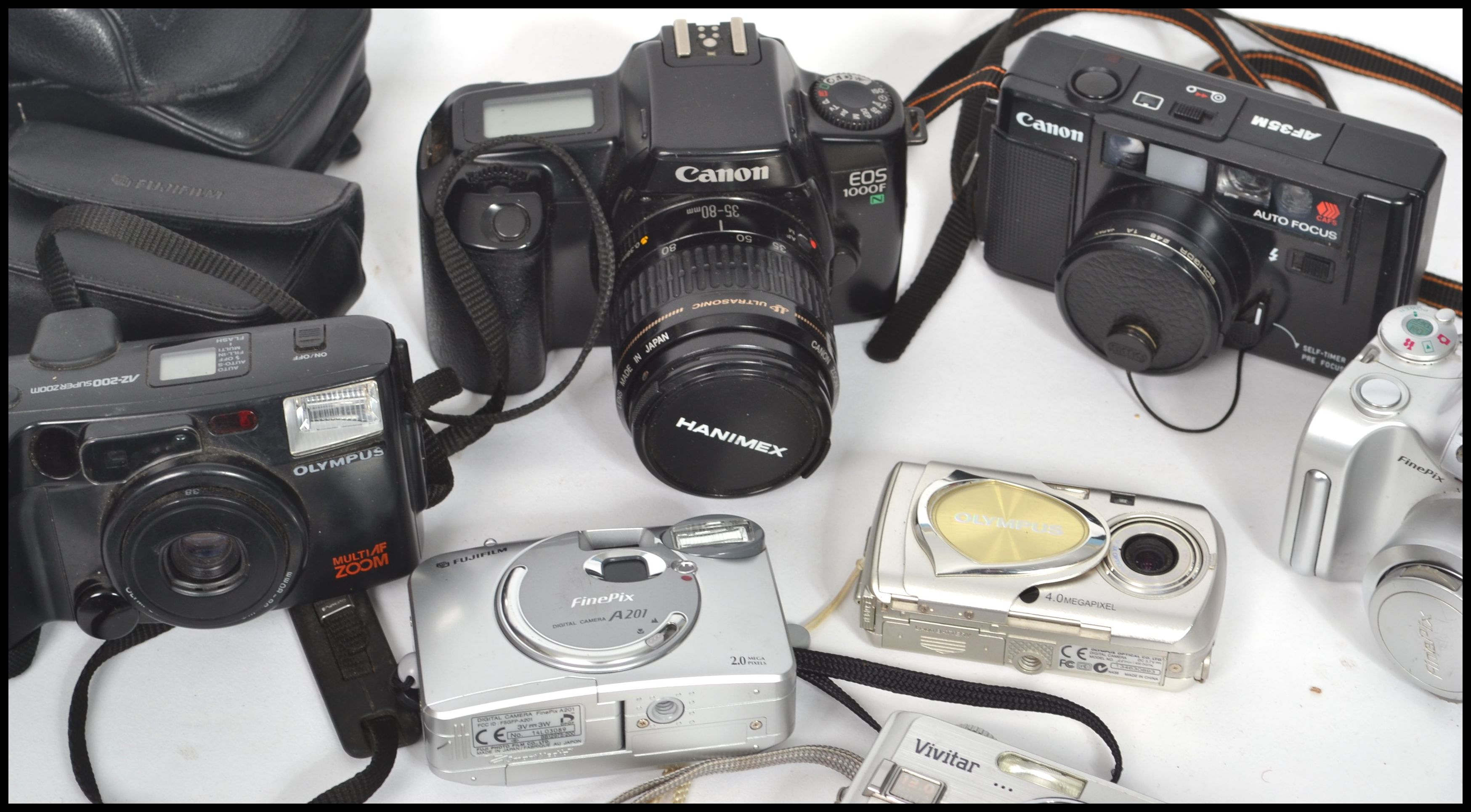 A collection of vintage 20th century  and retro cameras to include Canon EOS, Casio, Fuji, Kodak, - Image 3 of 4