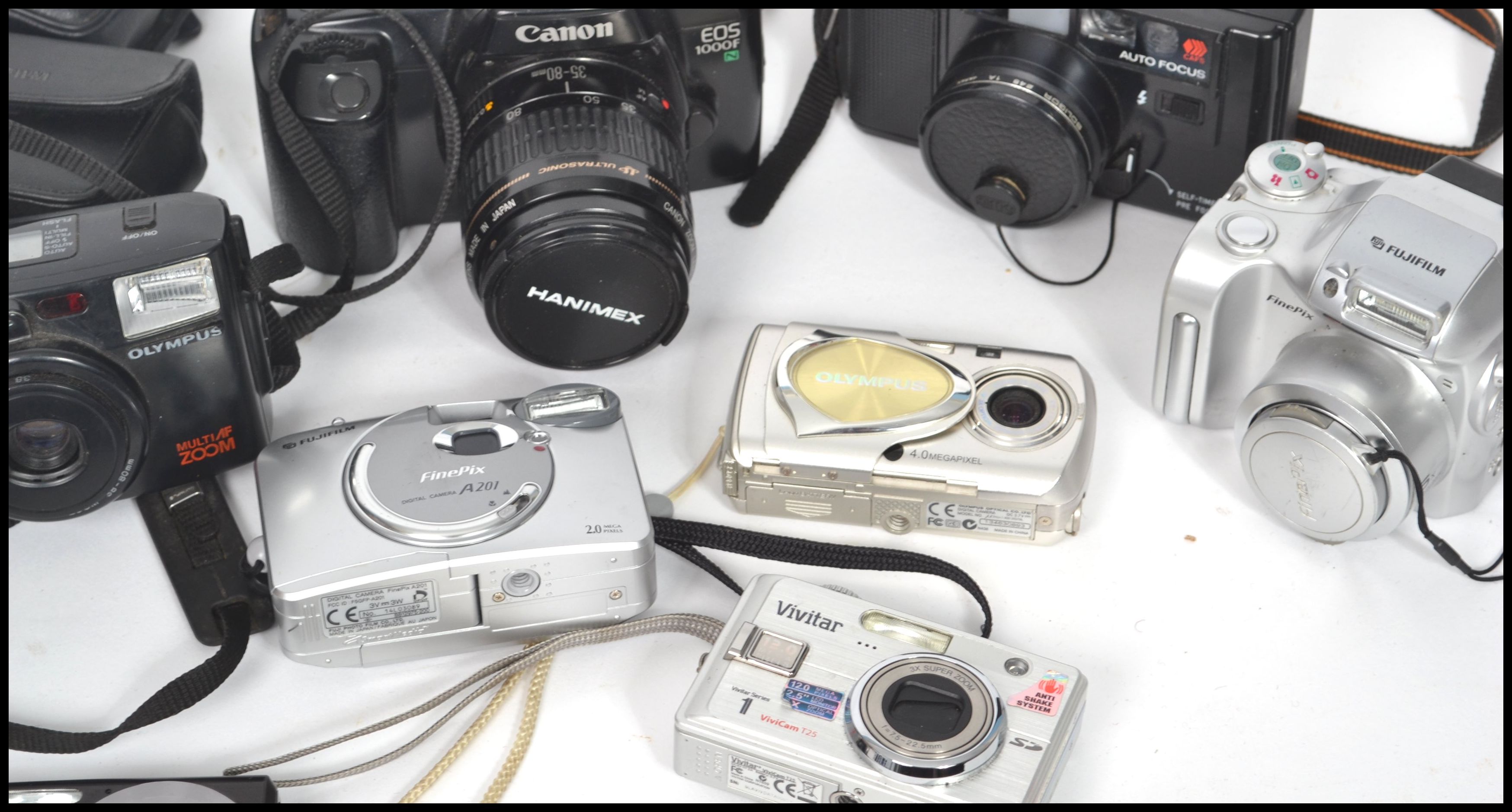 A collection of vintage 20th century  and retro cameras to include Canon EOS, Casio, Fuji, Kodak, - Image 4 of 4