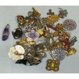 A quantity of costume jewellery.