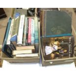 A collection of reference books on marine paintings, nautical antiques and others.