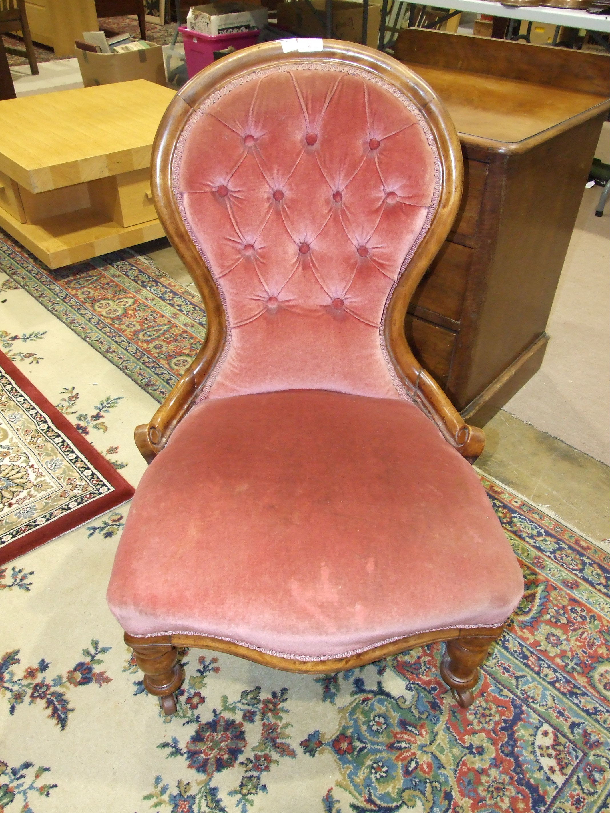 A Late-Victorian button-back salon chair, a low salon chair and a salon chair frame, (3). - Image 2 of 2