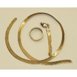 A 9ct gold wedding band, size K½ and a 9ct gold necklace (af), total wt 8g.