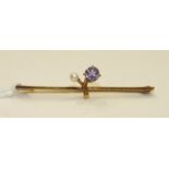 An Edwardian 9ct gold bar brooch set amethyst and pearl 'berries', 1.8g.