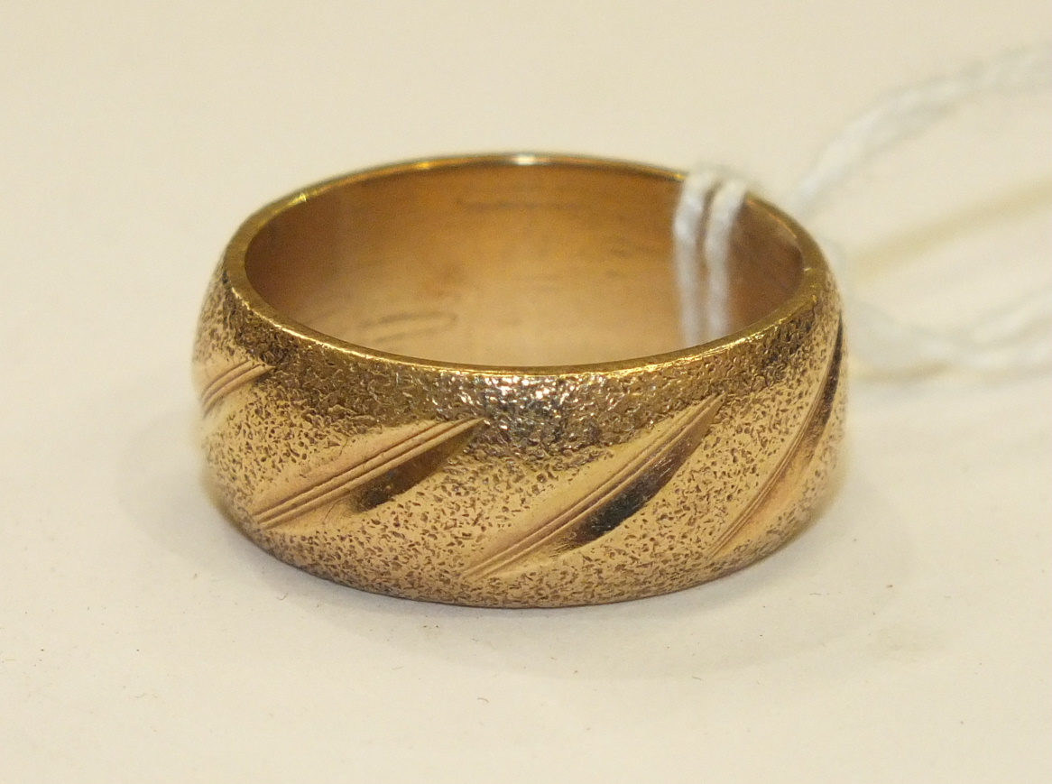 A 9ct gold wedding band, size P, 8.6g.