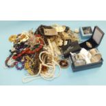 A quantity of costume jewellery.