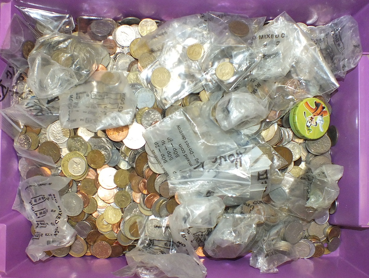 A large collection of British and foreign coinage.