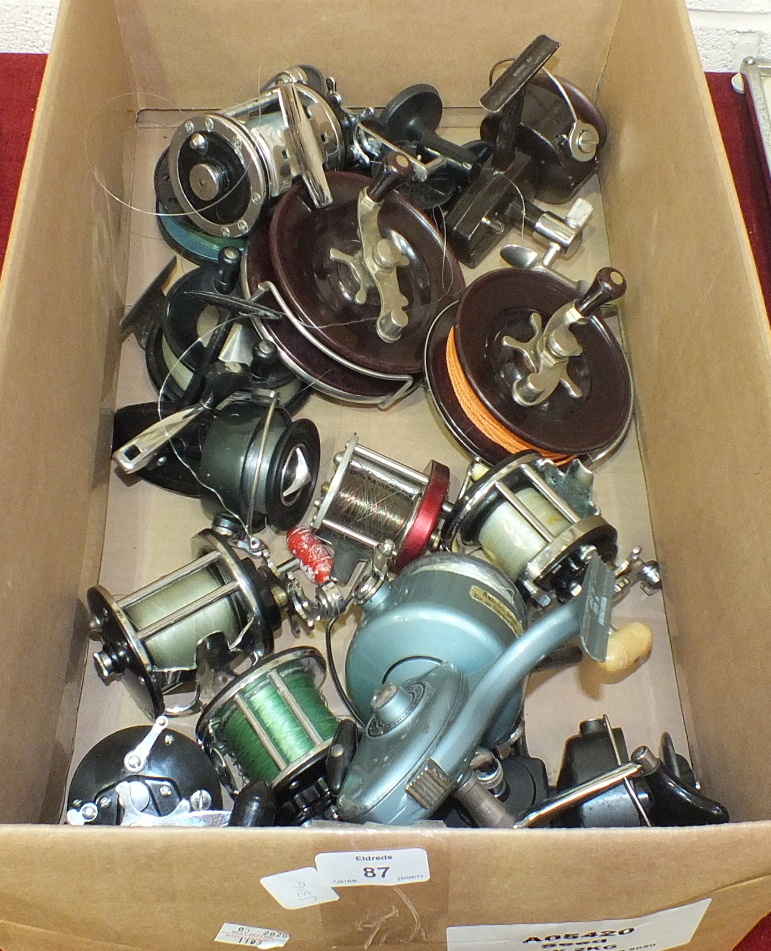 A collection of fourteen sea fishing reels, including Alvey 455, 515, Penn No.100, No.10, No.160,