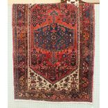 A modern Hamadan wool rug, 133 x 216cm.