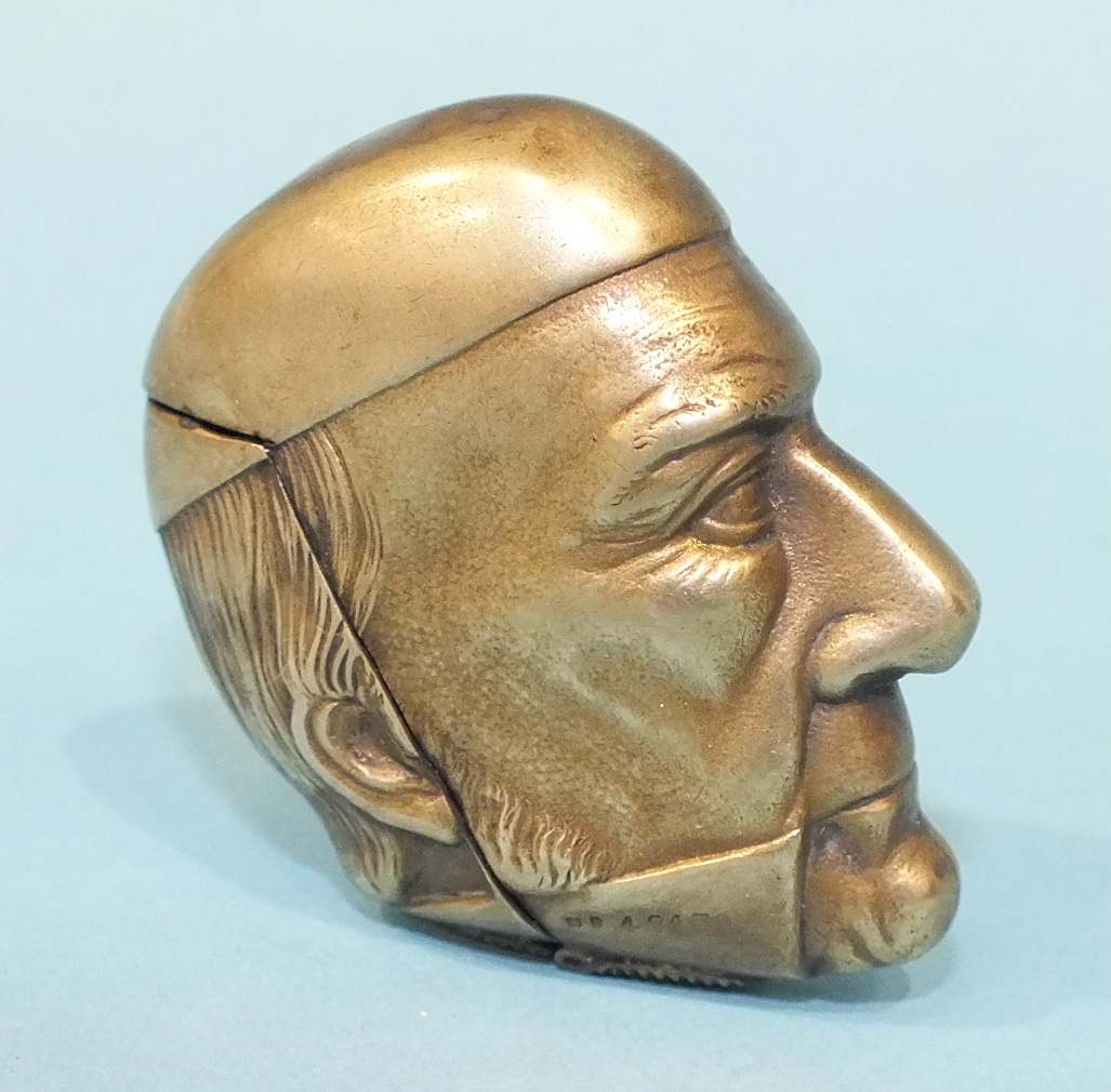A novelty Vesta case in the form of the head of W E Gladstone, base metal, 5cm.