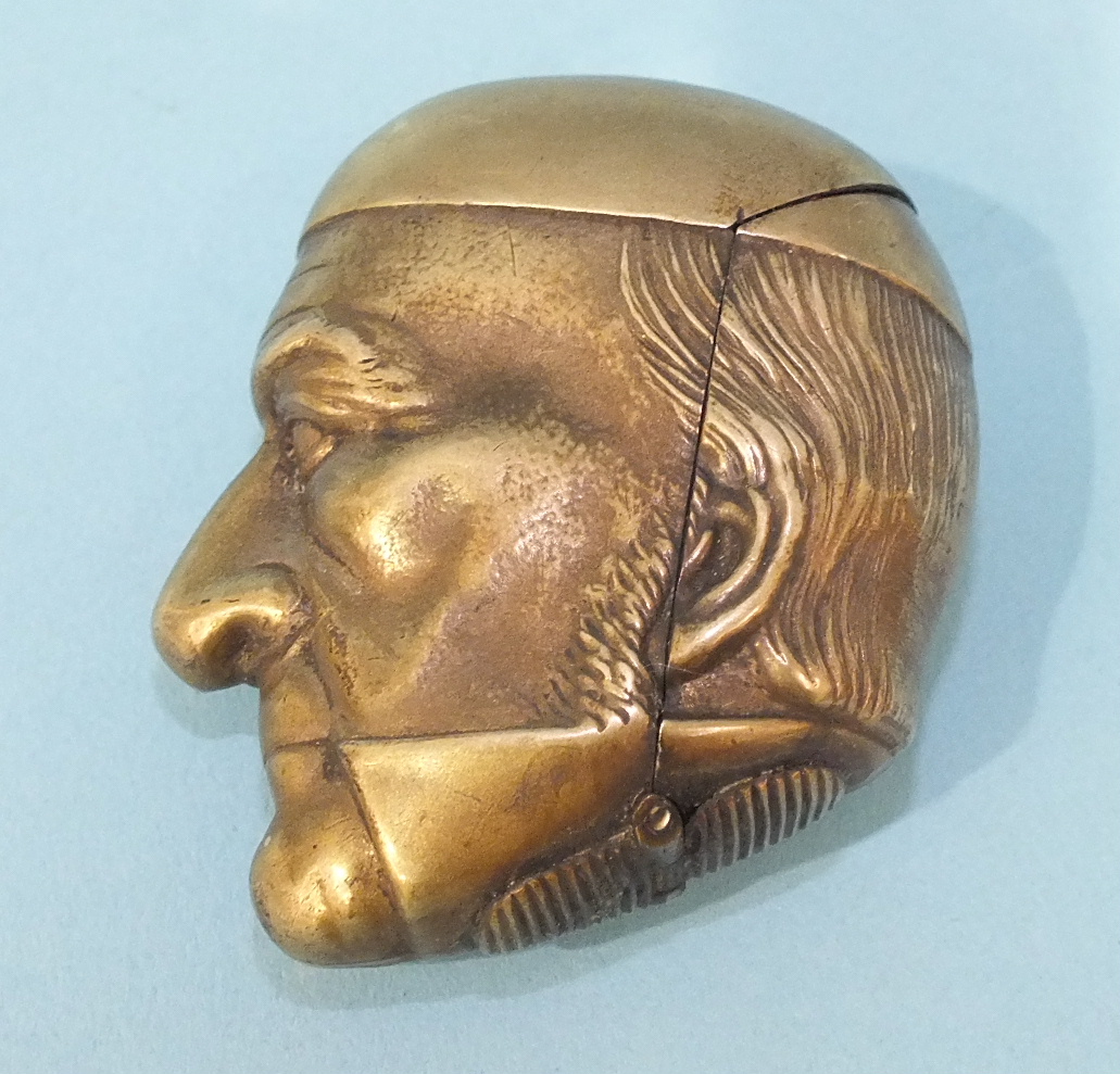 A novelty Vesta case in the form of the head of W E Gladstone, base metal, 5cm. - Image 2 of 2