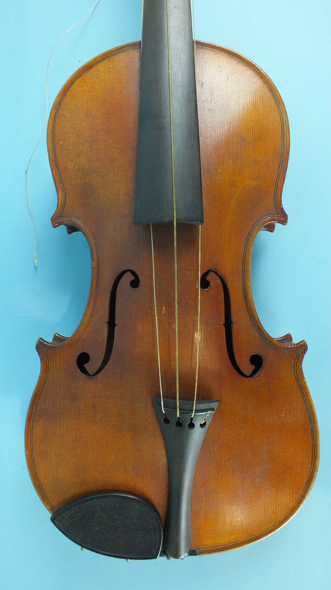 A full-size violin in case, with 25.5cm two-piece back, rosewood tuning pegs and bow. - Image 5 of 9
