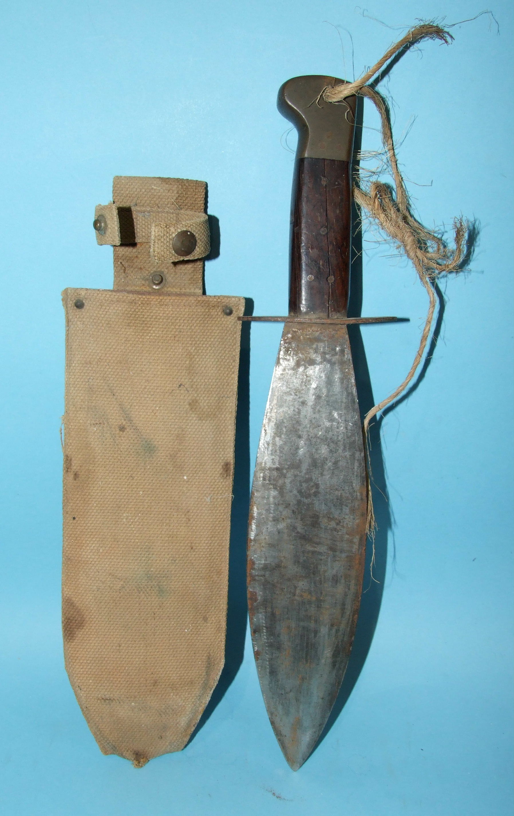 A WWII smatchet with 27.5cm leaf-shaped blade, metal cross guard, rosewood grips and bronzed metal