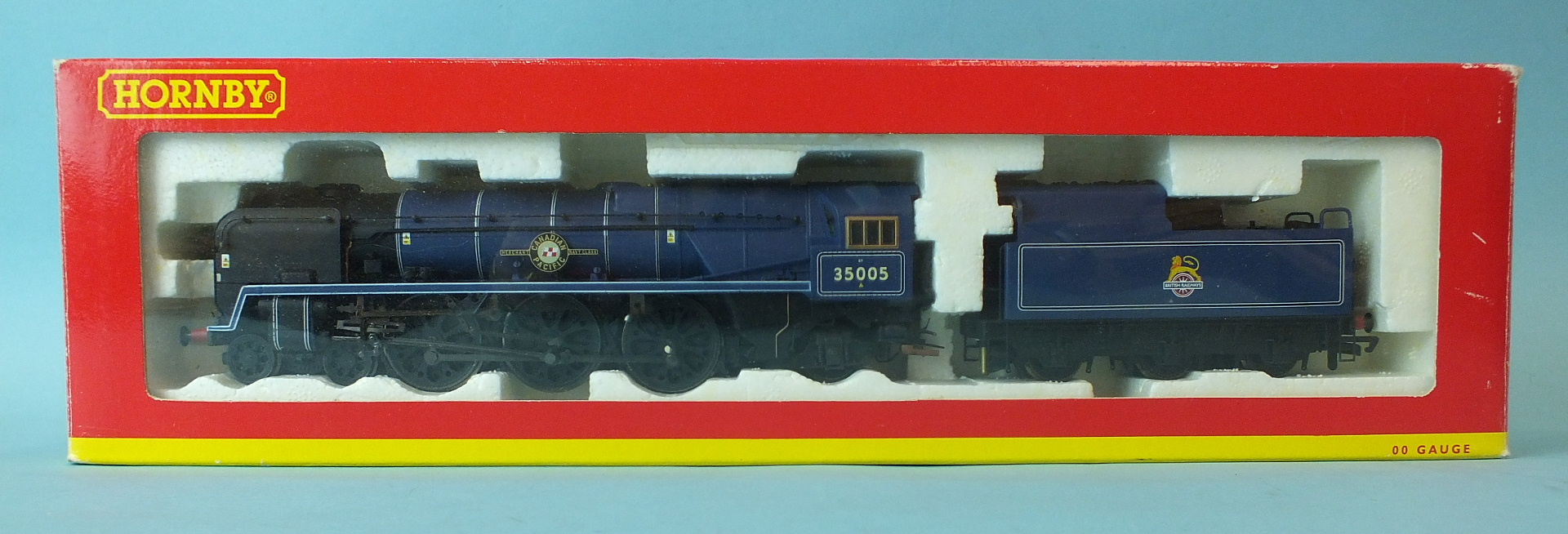 Hornby R2171 BR Merchant Navy Class 4-6-2 locomotive "Canadian Pacific", no.35005, boxed.