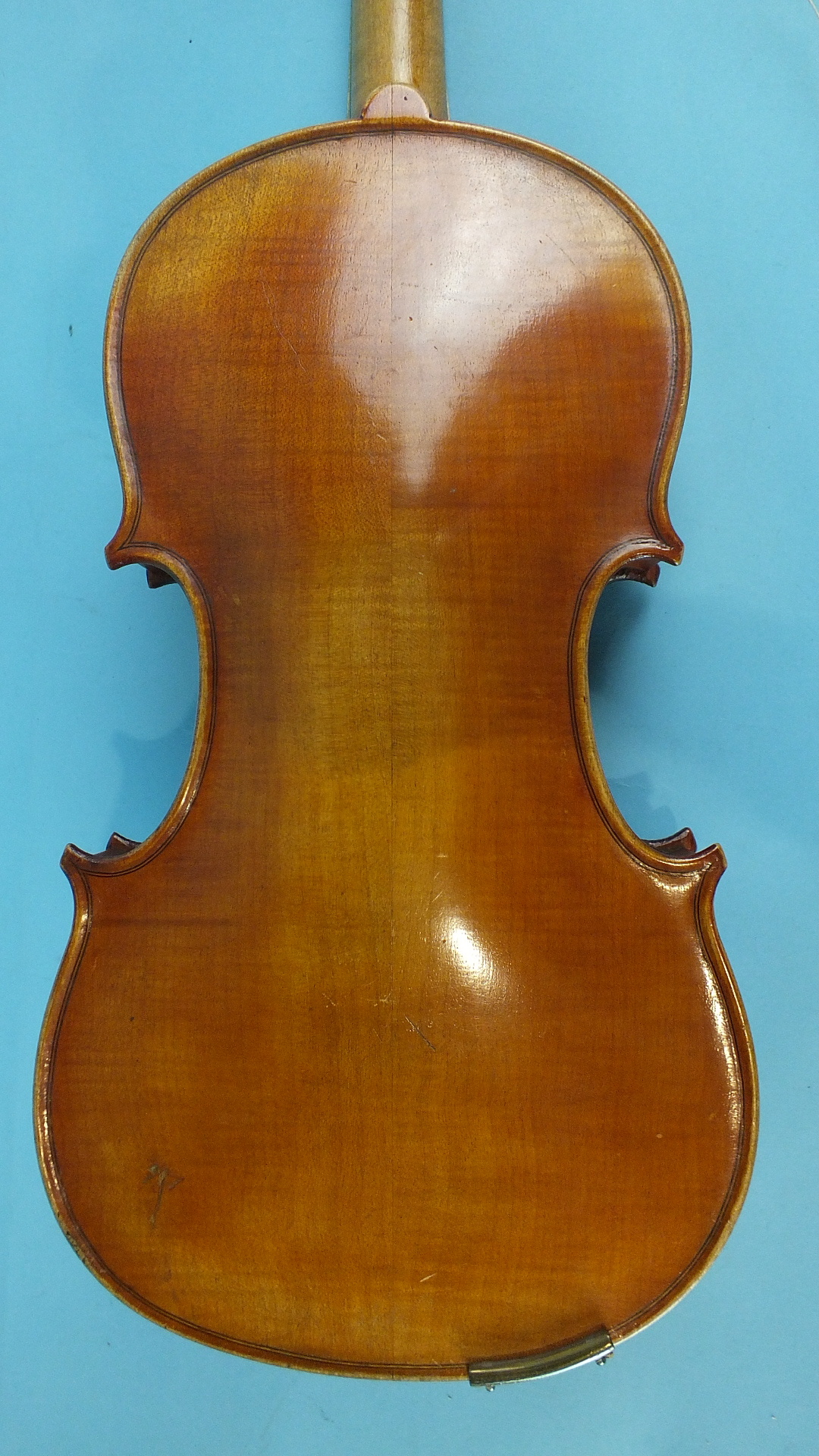 A full-size violin in case, with 25.5cm two-piece back, rosewood tuning pegs and bow. - Image 6 of 9