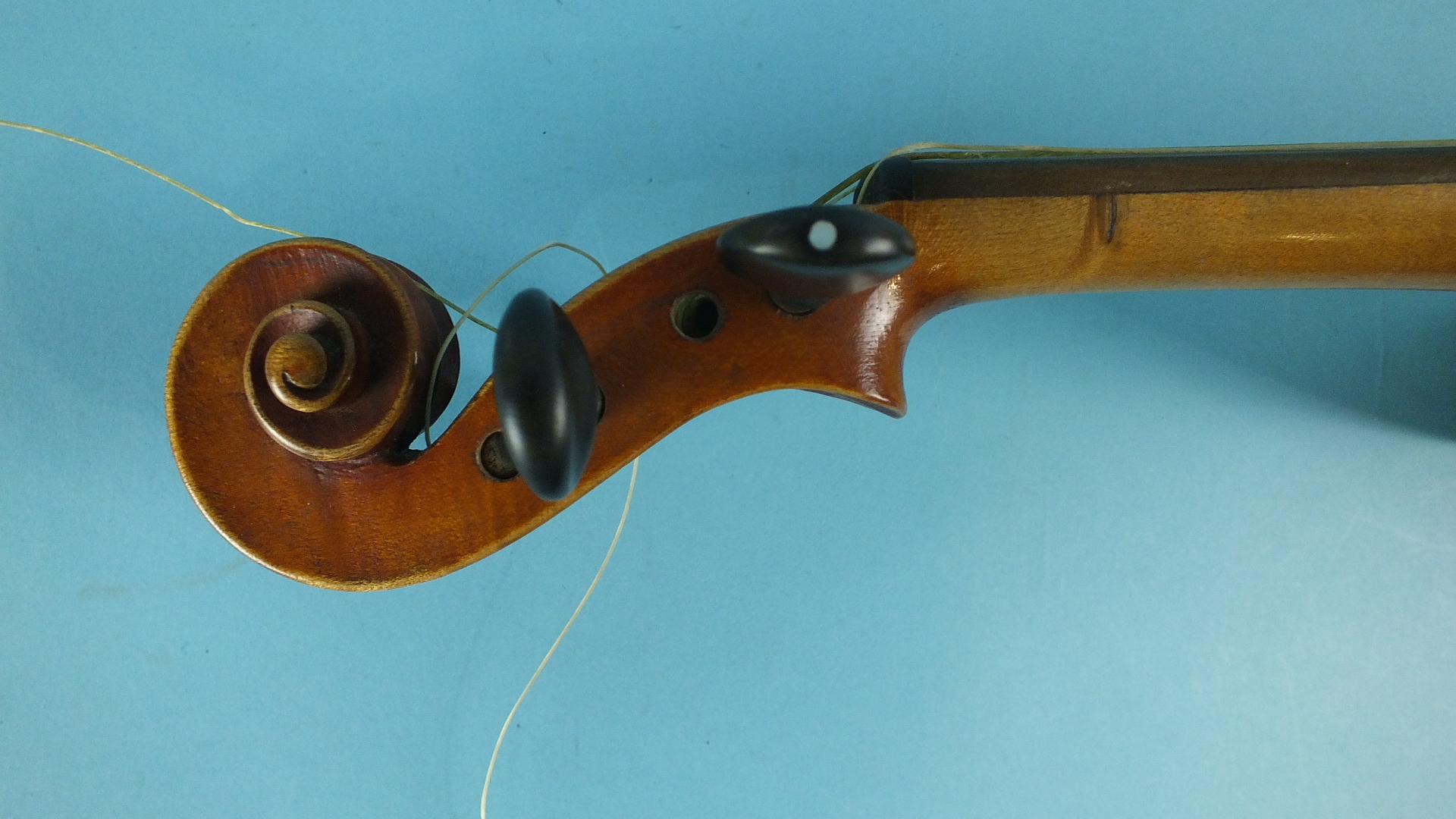 A full-size violin in case, with 25.5cm two-piece back, rosewood tuning pegs and bow. - Image 4 of 9