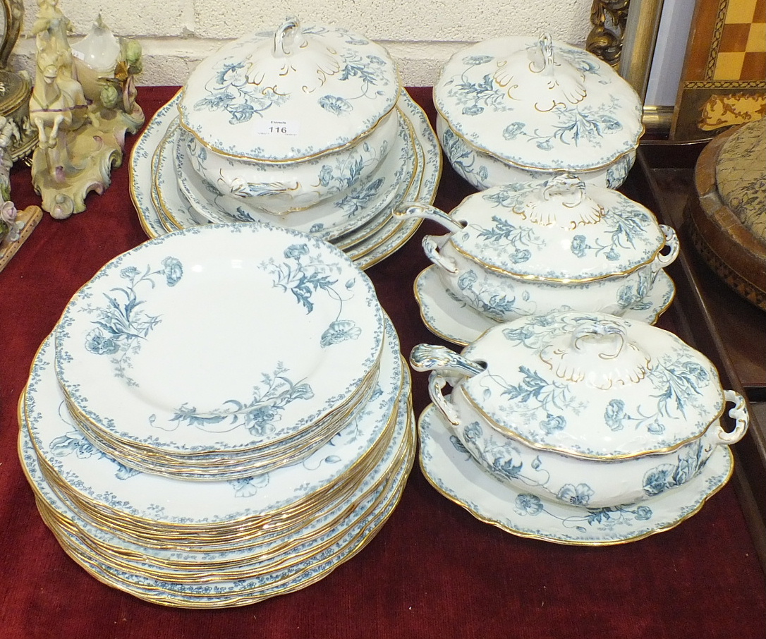 Twenty-eight pieces of late-19th/early-20th blue and white floral-decorated dinnerware, other