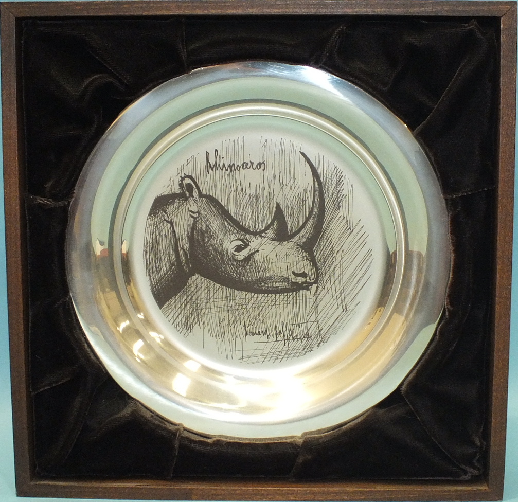 A John Pinches .925 silver shallow plate decorated with a Rhinoceros after Bernard Buffet, 20cm