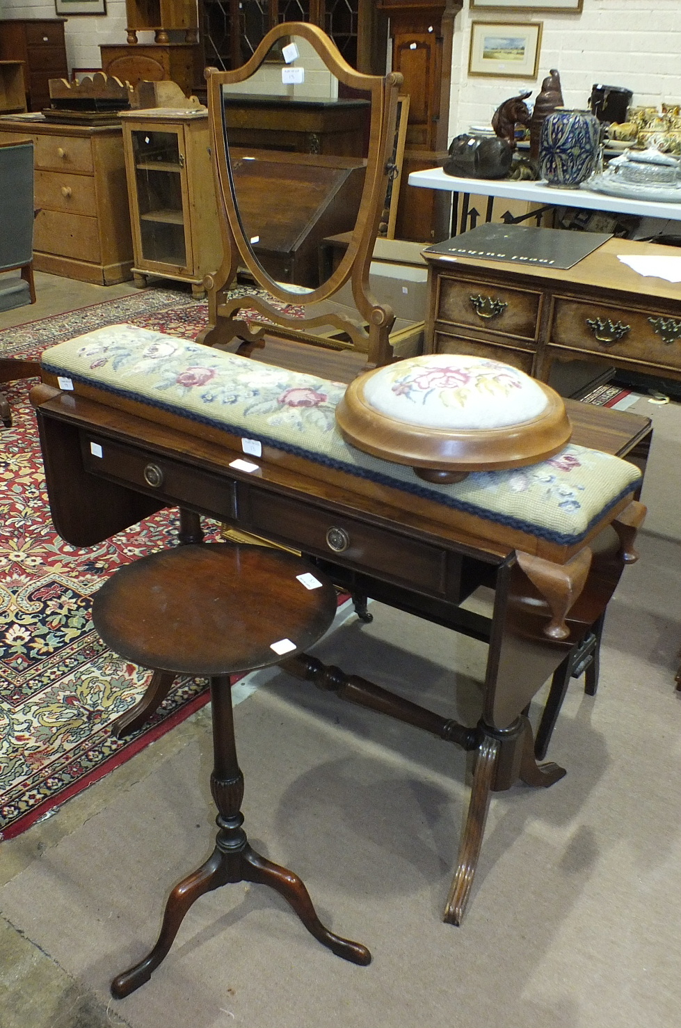 A reproduction mahogany sofa table, a mahogany Sutherland table, 82 x 67cm open, an oblong