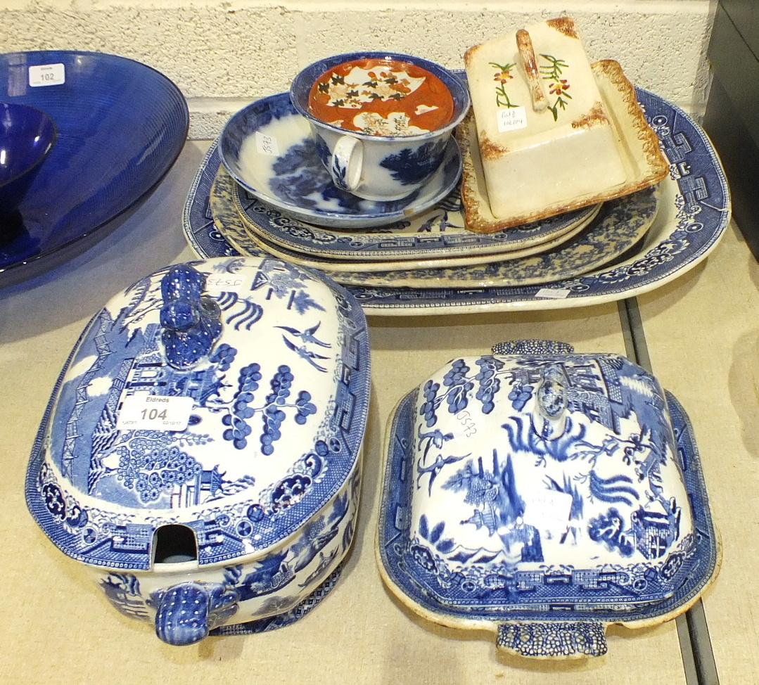 A blue and white willow pattern soup tureen and cover, 28cm wide, 20cm high and other blue and white