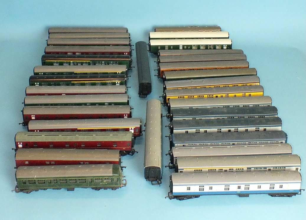 A large quantity of unboxed coaches, mainly Triang and other items.