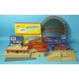 Hornby Dublo, 5005 engine shed and 5006 extension kit, D1 footbridge, D1 level crossings (2), ED3