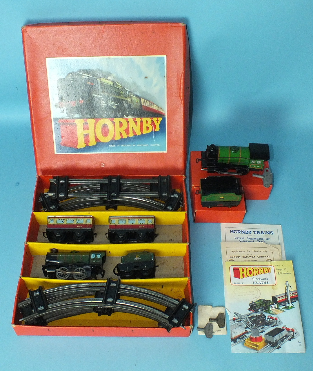 Hornby O gauge, Passenger set no.21 and locomotive no.30 with tender, all boxed.