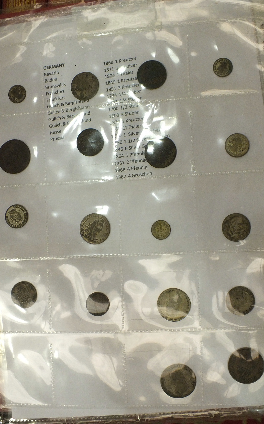 An 1820 George III crown and a small collection of British and foreign coinage. - Image 3 of 3