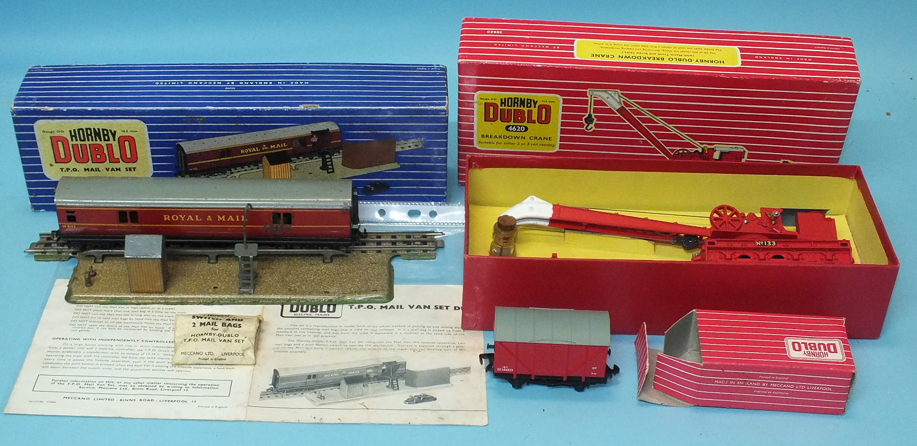 Hornby Dublo, 4620 breakdown crane, 4318 packing van and TPO mail van set, (partition missing)