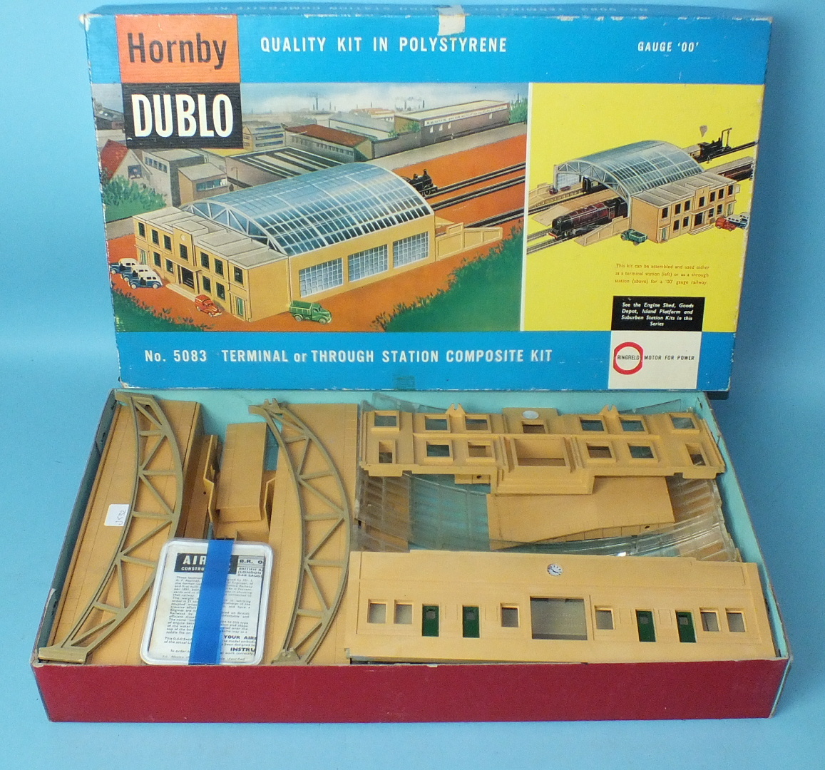 Hornby Dublo terminal or through station composite kit, no.5083, boxed.