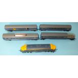 Triang OO gauge, Transcontinental: R159 B-60 double-ended diesel with R131 coach, R132 vista dome