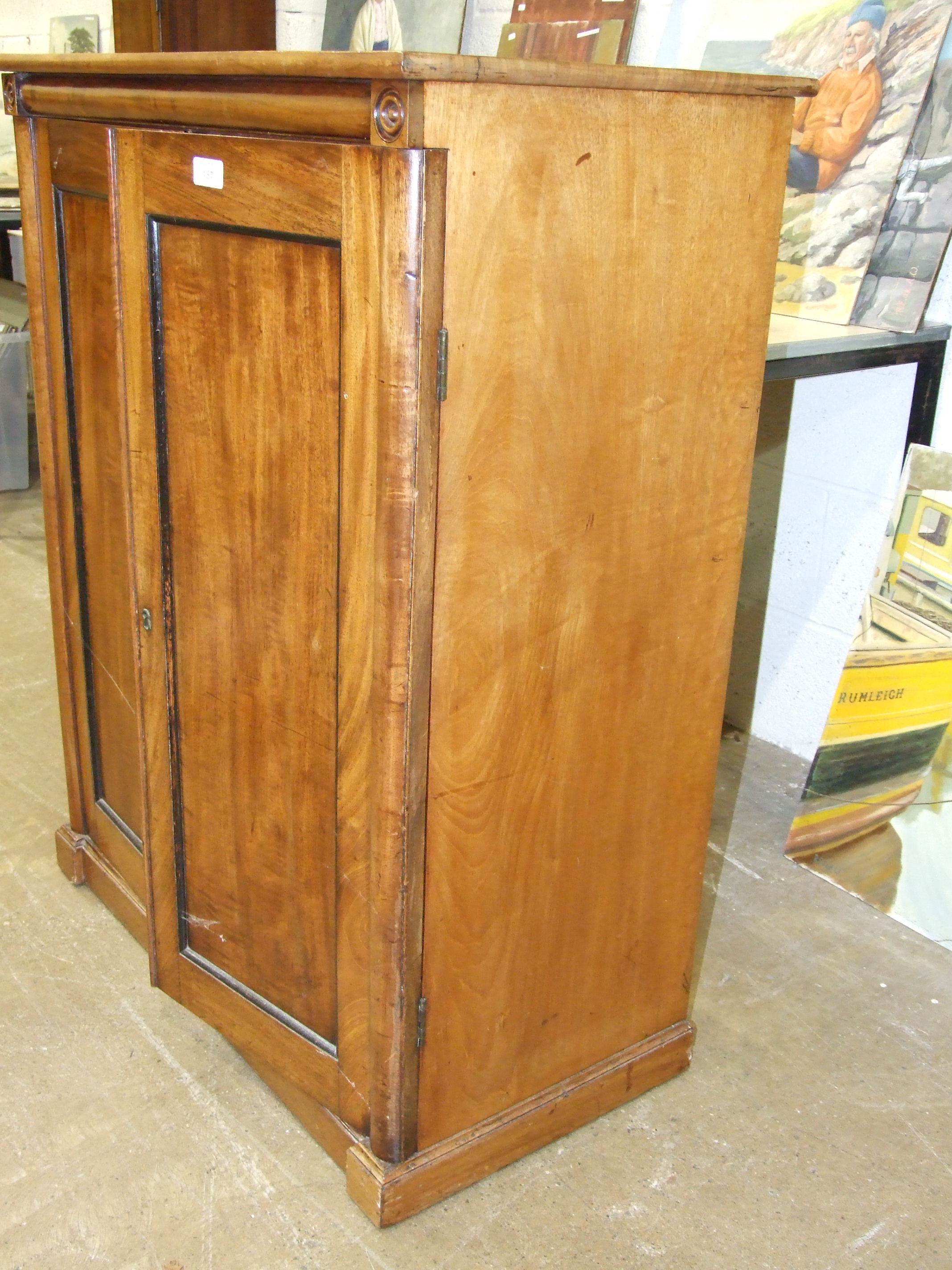 An early-19th century mahogany side cabinet of rectangular shape having a pair of panelled doors - Image 3 of 3