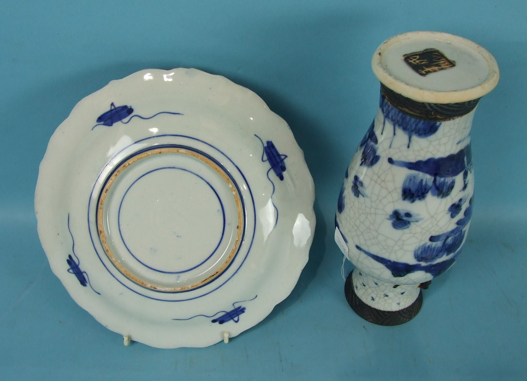 A 19th century Chinese crackle glaze vase and an Imari plate, (2). - Image 2 of 2