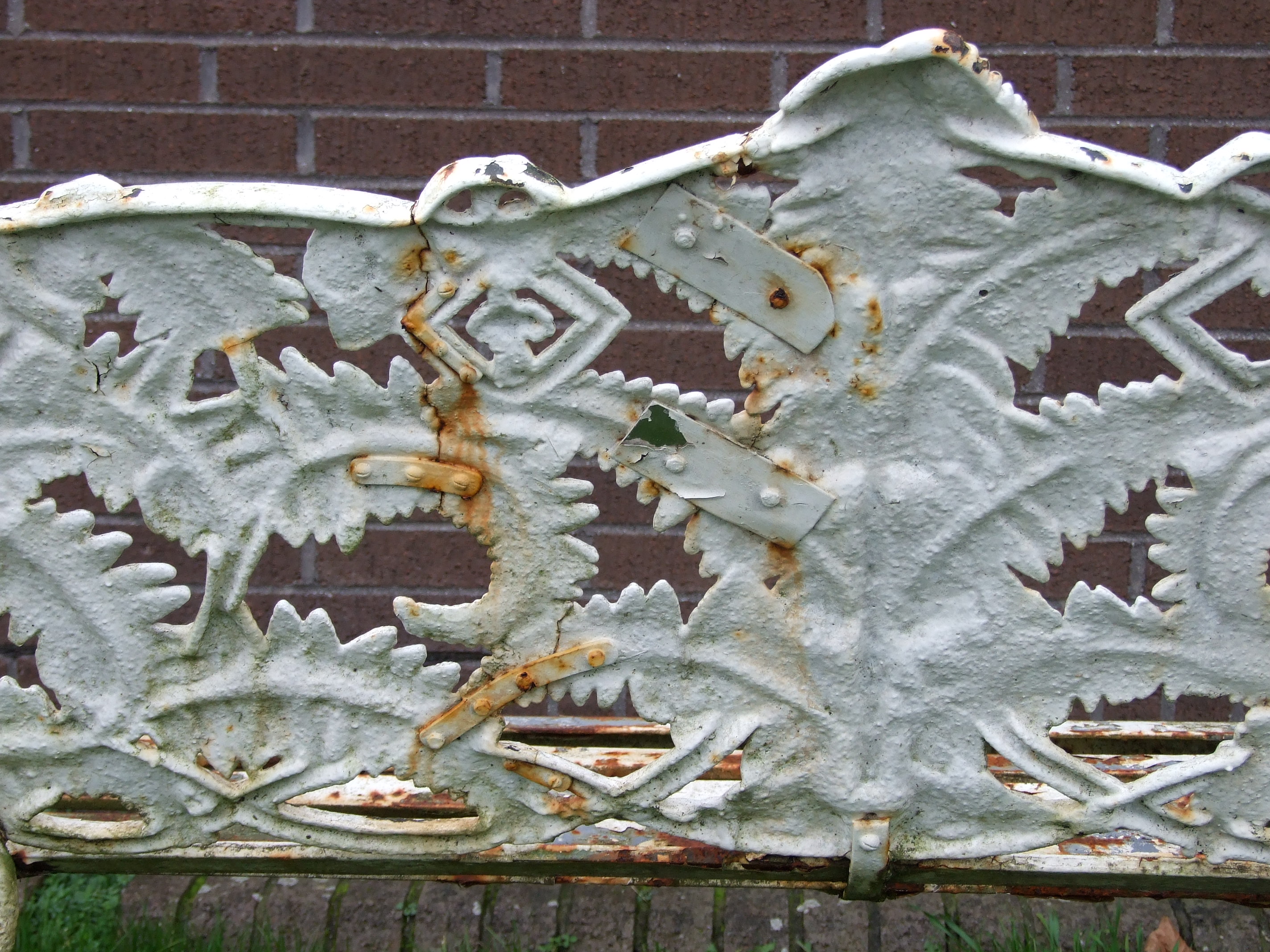 A cast iron fern pattern garden bench, 151cm wide, (old repairs to back). - Image 2 of 2