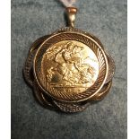 A 1982 half-sovereign in 9ct gold pendant mount set diamond points, 6.9g.