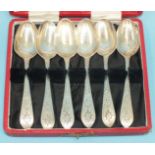 A set of six bright-cut teaspoons, London 1899, in fitted case.