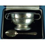 A cased George VI silver porringer of plain form, Sheffield 1937, ___5.35oz, with associated spoon.