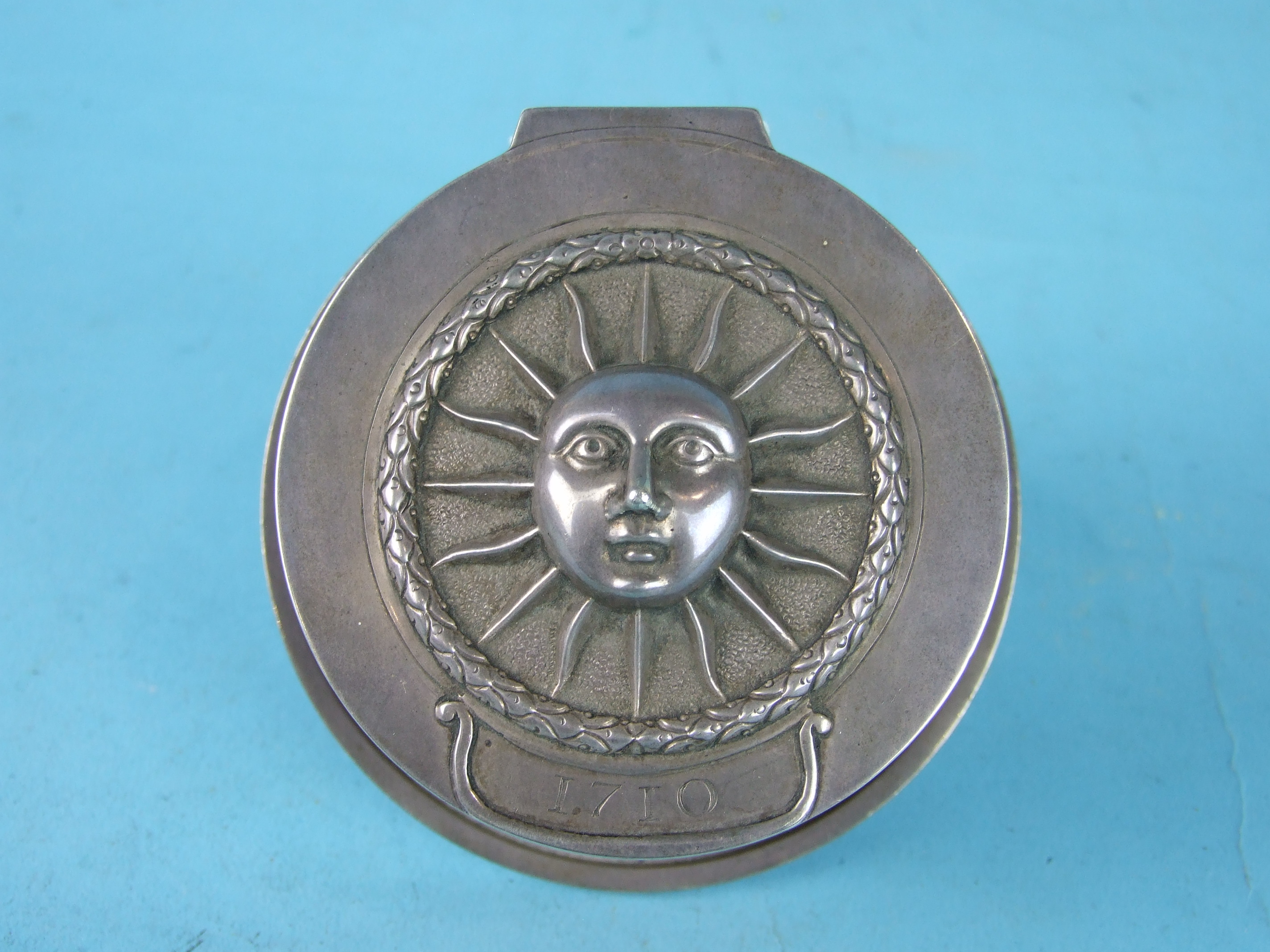 A Sun Insurance commemorative silver inkwell, the hinged lid with embossed sun mask above the date - Image 2 of 2