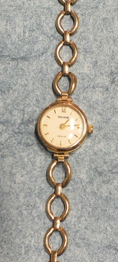 Accurist, a ladies wrist watch, the round dial with baton numerals, in 9ct gold case, with 9ct