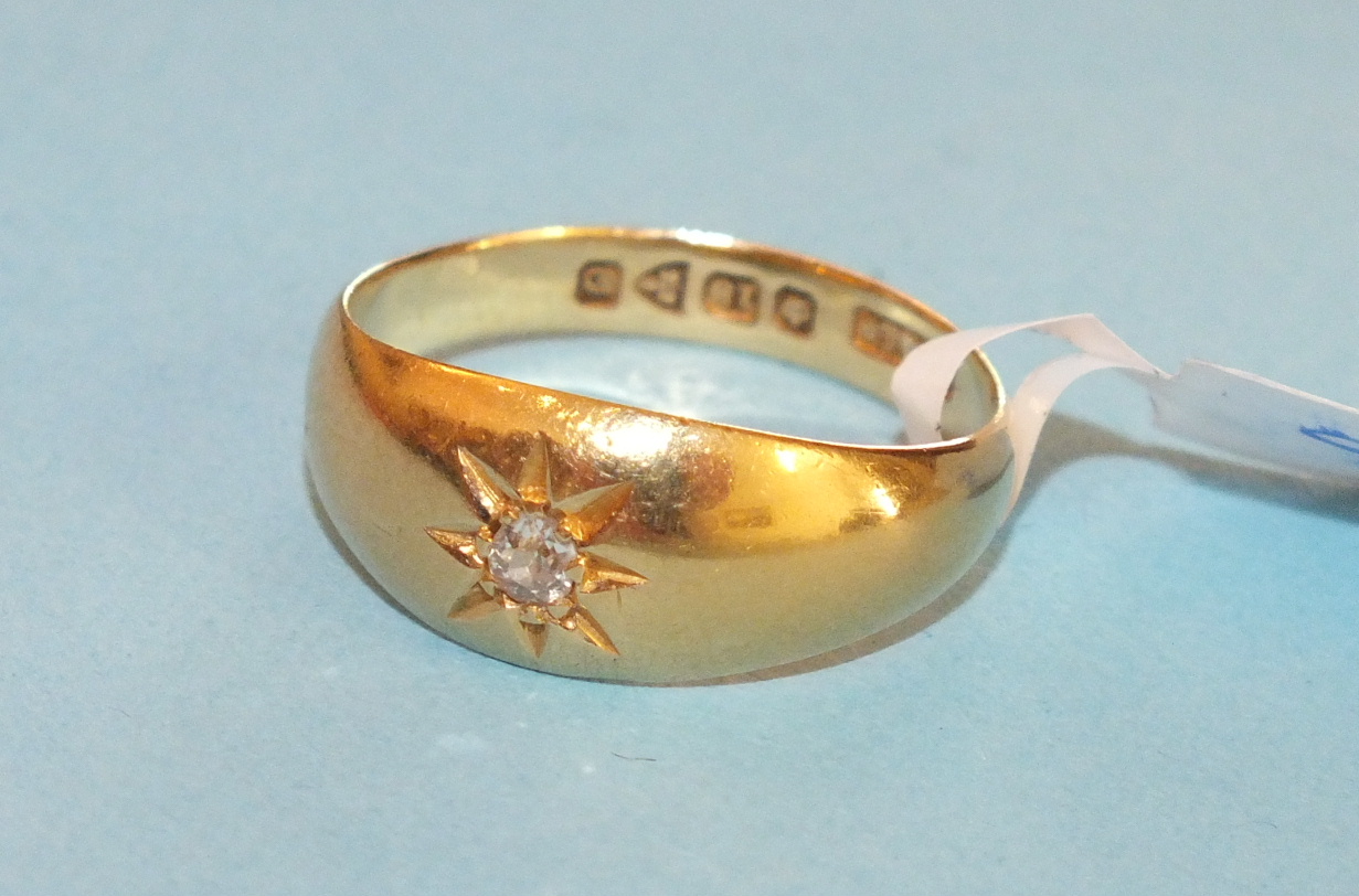 An 18ct gold gypsy ring set an old brilliant cut diamond, size O 1/2, 4.3g