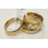 Three 9ct gold wedding bands, sizes L - M 1/2, 11g.