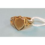 An 18ct gold signet ring, size T, 6.3g.