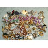 A quantity of costume jewellery.