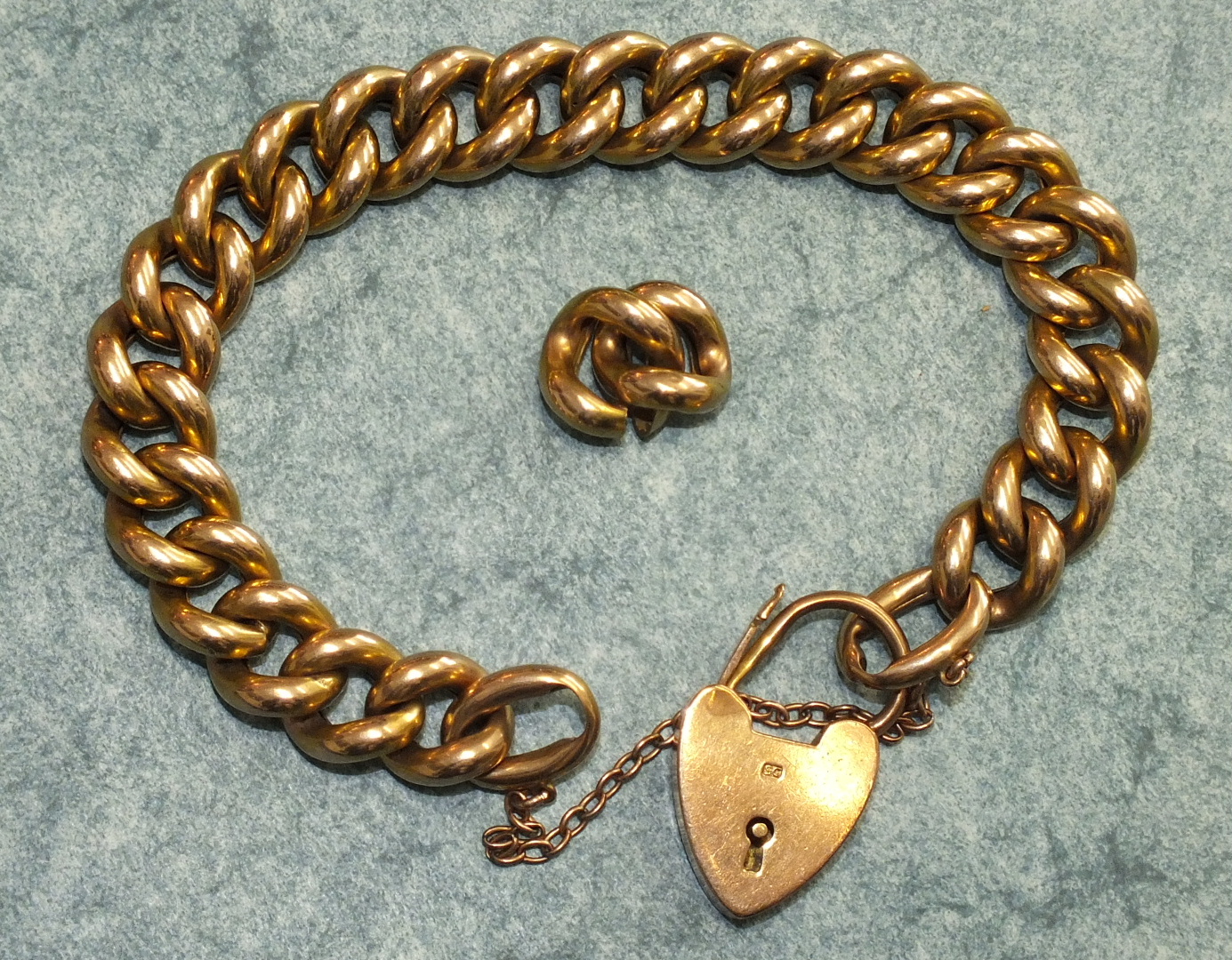 A bracelet of 15ct gold hollow curb links with 9ct gold padlock clasp, 29.3g.