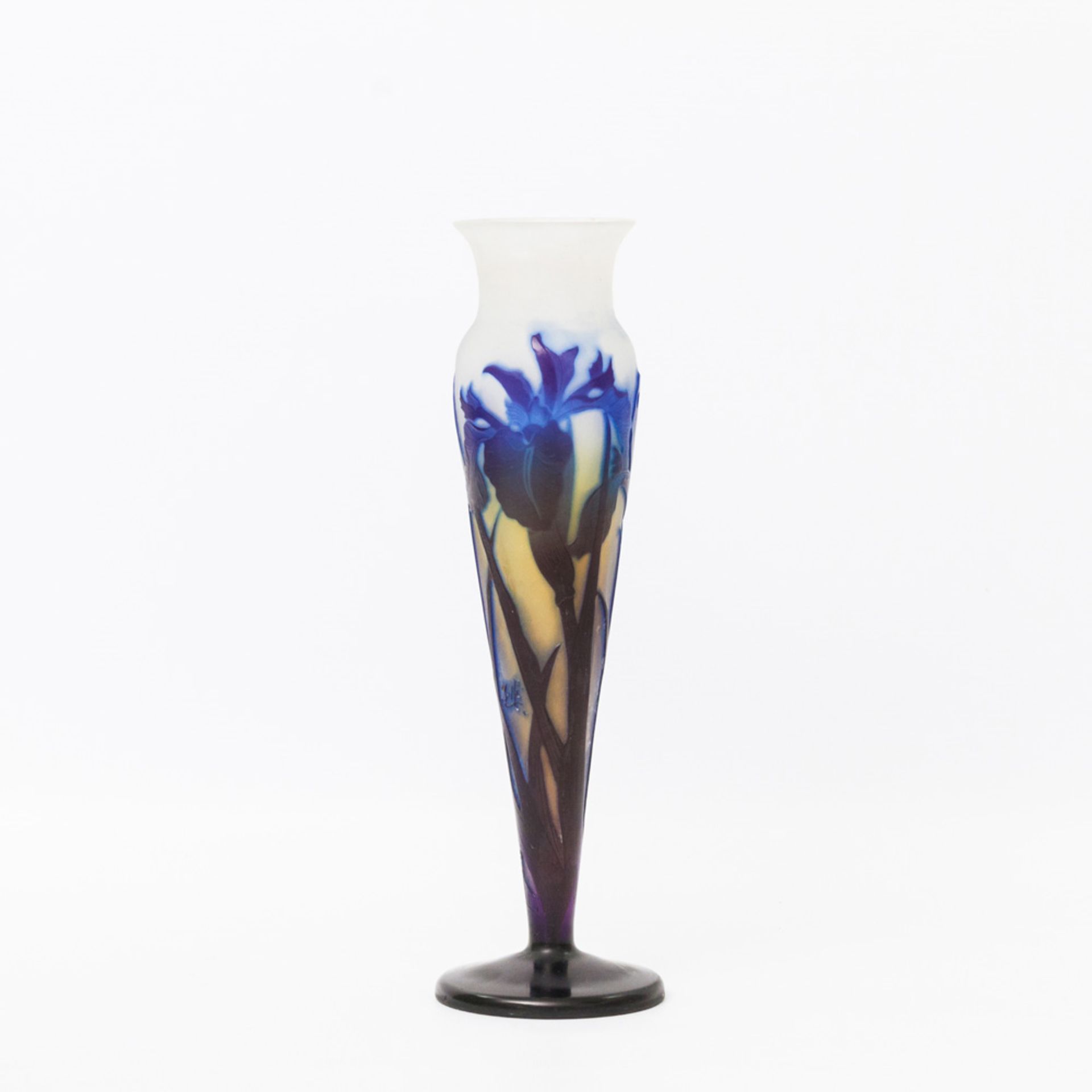 EMILLE GALLE Vase, um 1900, konische Form, weisses Glas gelb überfangen und geätzt mit Irisdekor,