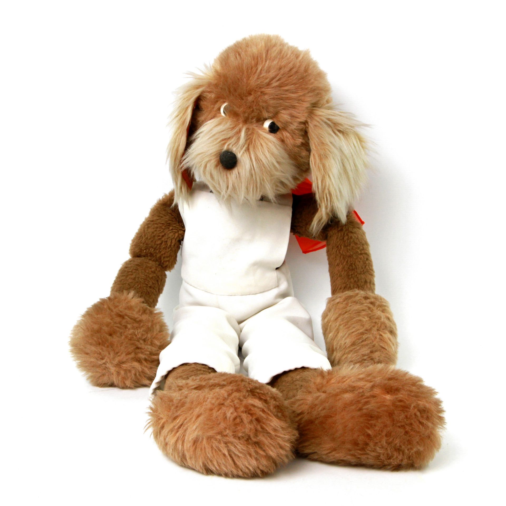 Großer Lulatsch-Hund, 1960er/70er Jahre, bewegliche, locker angenähte Arme und Beine, bekleidet,