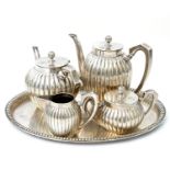 SILBER KAFFEE-UND TEESERVICE MIT TABLETT Hanau, Anfang 20.Jh., J.D. Schleissner Söhne, 800 Silber,